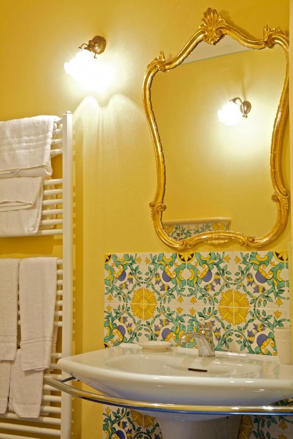 Bed and Breakfast Antica Residenza Cicogna Сиена Экстерьер фото