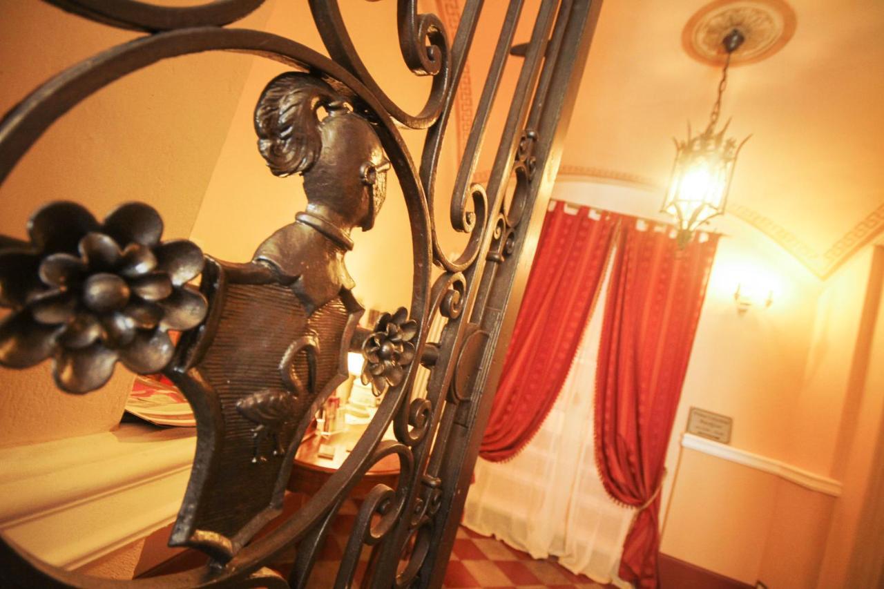 Bed and Breakfast Antica Residenza Cicogna Сиена Экстерьер фото