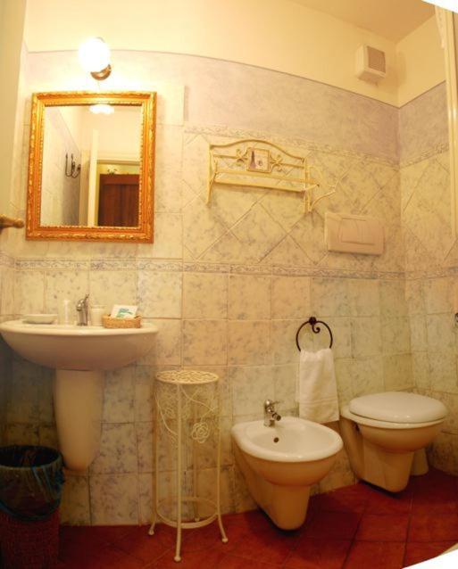 Bed and Breakfast Antica Residenza Cicogna Сиена Экстерьер фото